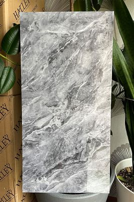 30x60 Cm Gri Mermer Desenli Kendinden Yapışkanlı Seramik Köpük Banyo WC Kaplama PVC Duvar Paneli ürün fotoğrafı