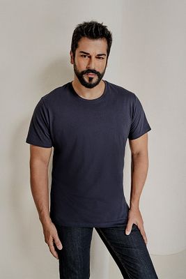 Erkek Lacivert %100 Pamuk Slim Fit Dar Kesim Bisiklet Yaka Basic Tişört ürün fotoğrafı