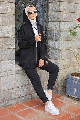 Siyah Kapüşonlu Cepli Iki Iplik Eşofman Takımı ürün fotoğrafı