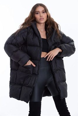 Yarasa Model Kapüşonlu Oversize Şişme Kadın Mont Siyah ürün fotoğrafı