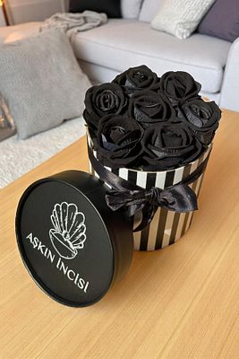 Sevgiliye Özel Hediye Gül Kutu Siyah Hediyelik Çiçek Doğum Günü Sepeti Kız Arkadaşa Eşe Sevgili ürün fotoğrafı