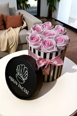 Sevgiliye Özel Hediye Gül Kutu Pembe Hediyelik Çiçek Doğum Günü Sepeti Kız Arkadaşa Eşe Sevgili ürün fotoğrafı