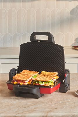 Future Essential Tost Makinesi Matte Red 1800 W 4 Dilim Kapasiteli ürün fotoğrafı