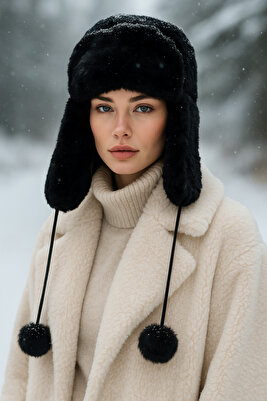 Kadın Siyah Ponponlu Kürklü Kulaklıklı Peluş Şapka Bere Bere1103 ürün fotoğrafı