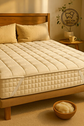 Dört Köşe Lastikli Kapitoneli Yün Dolgulu Uyku Pedi ürün fotoğrafı