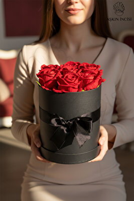 Hediyelik Çiçek Sevgiliye Özel Hediye Gül Kutu Kırmızı Doğum Günü Sepeti Kız Arkadaşa Sevgili Anneye ürün fotoğrafı
