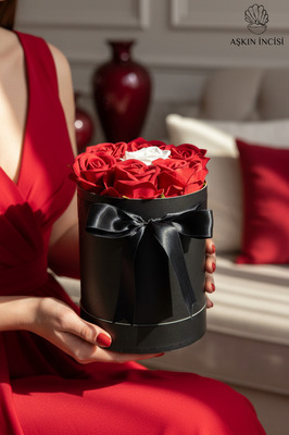 Kadınlar Günü Özel Hediyelik Çiçek Buketi Sevgiliye Hediye Kırmızı Anneye Arkadaşa Doğum Günü 8 Mart ürün fotoğrafı