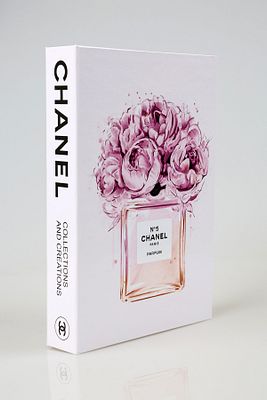 Pembe Parfüm Görüntülü Dekoratif Kitap Kutu ürün fotoğrafı