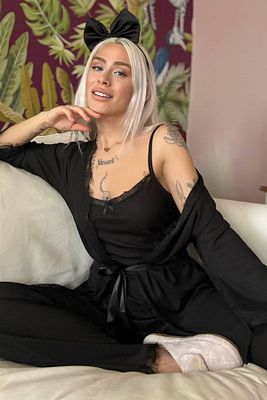 Dark Black Desenli Sabahlıklı Pegasus Pijama Takımı ürün fotoğrafı