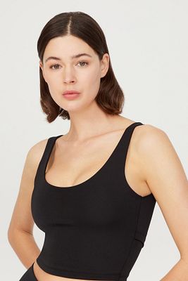 Siyah Hafif Destekli Sırt Detaylı Kaplı Crop Top Büstiyer Cropped ürün fotoğrafı