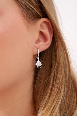 Gümüş Kaplamalı Beyaz Zirkon Taşlı Güneş Model Küpe ürün fotoğrafı