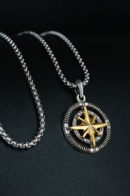 Pusula Kutup Yıldızlı Örme Zincir Çelik Kolye ( Gold Ayrıntılı) ürün fotoğrafı