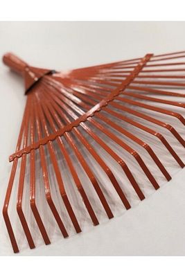 Metal Çim Yaprak Tırmığı 22 Diş ürün fotoğrafı