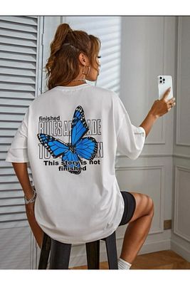 Kelebek Baskılı Beyaz Oversize Kadın T-shirt ürün fotoğrafı
