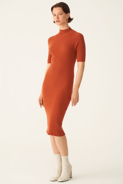 Lien Regular Fit Scoop Neck Below Knee Tan Color Knitwear Dress