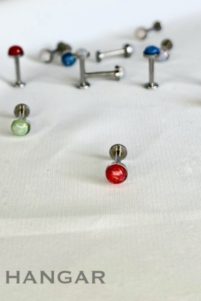 Пирсинг со црвен опал хируршки челик (TRAGUS, HELIX) 6mm