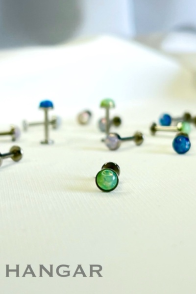 Пирсинг од природен камен зелен опал хируршки челик (TRAGUS, HELIX) 6mm