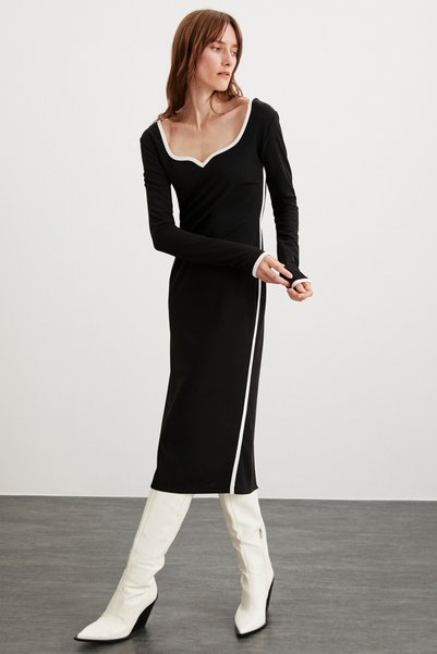 Mirabel Women's Sweetheart Neckline Stretchy Crepe Knitted Fabric Fitted Midi Black Dress