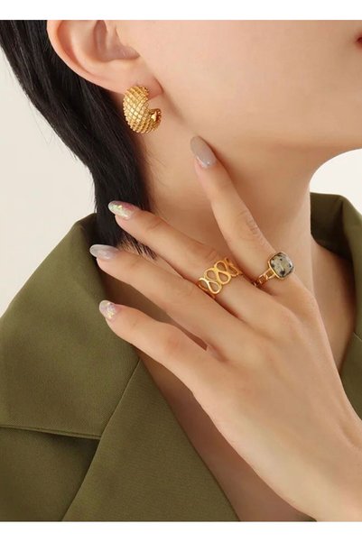 Women's Gold Straw Hoop - Twisted Earrings