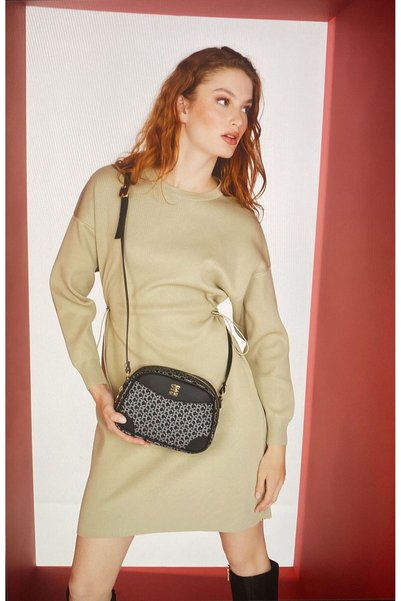 Black Small Alphabet Women's Shoulder Bag 05Po22Y1534