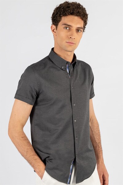 Машка slim fit кошула со кратки ракави од памучна оксфорд текстура лесна за пеглање сива со копчиња на јаката
