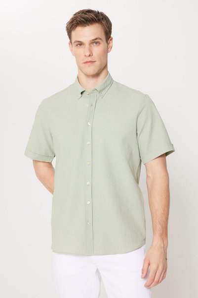 Men's Khaki Slim Fit Narrow Cut Button Collar Seersucker Patterned Short Sleeve Shirt
