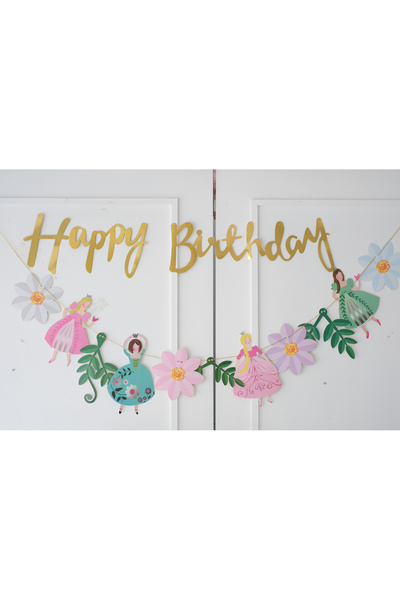 Ѕидна декорација со фигури на принцези и златна декорација со натпис Happy Birthday