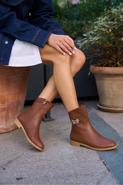 Tan Women's Leather Boots with Buckle Accessories