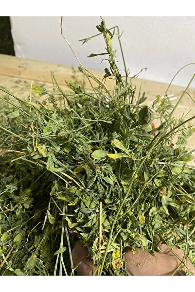 Сува трева од луцерка за глодари 1 kg со многу цветови