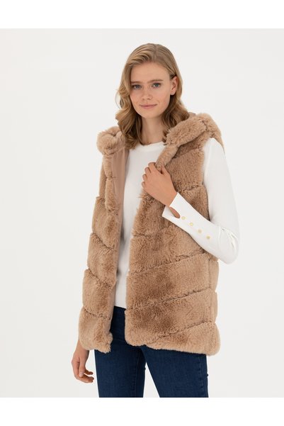 Powder Faux Fur Vest 50276351-VR042