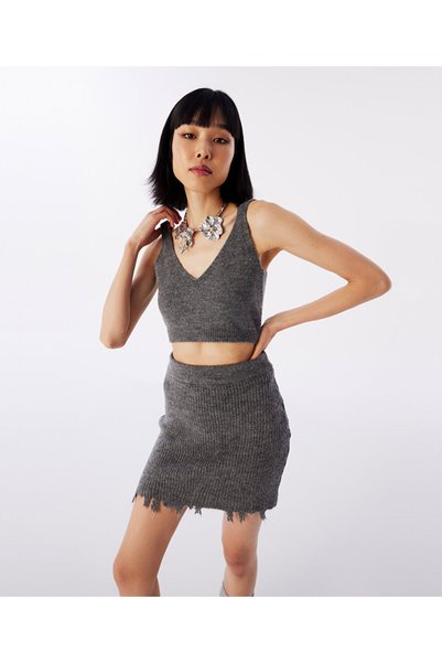 Close-Fitting Suspender Knitwear
