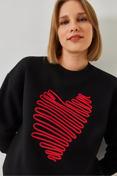 Women's Black Heart Embroidered Sweatshirt 60601030