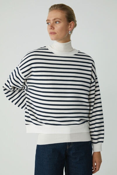 Sahra Women's Cotton Fleece Lined Soft Oversized Round Neck Navy Blue / Ecru Sweatshirt