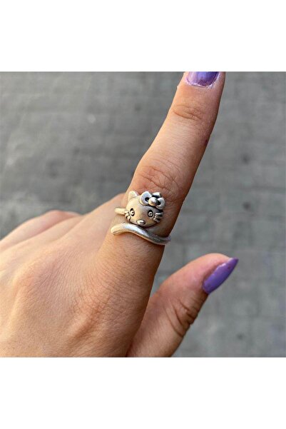 Прстен со фигура на Hello Kitty со опашка