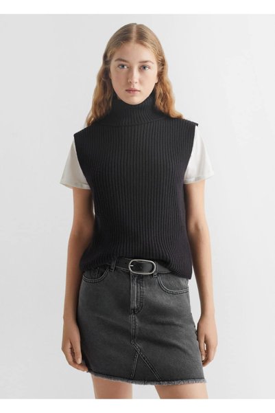 Thick knitted vest