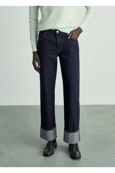 Curved Legs Rinse Wash Jean