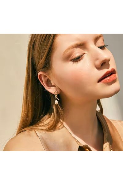 Women's Gold Asymmetric Pearl Dangling Earrings