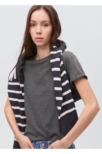 Sleeve detailed T-shirt