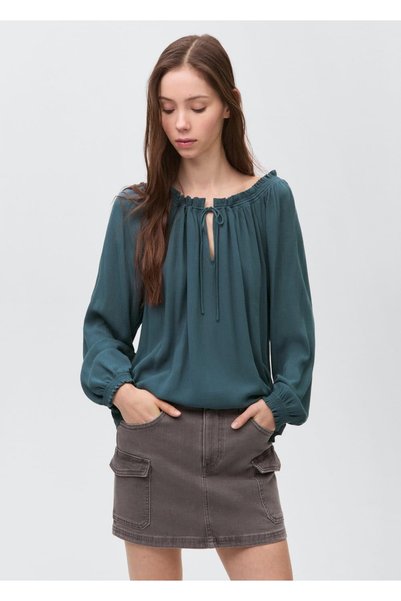 Blouse with Ruffles Collar