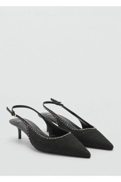 Kitten heels made of natural fibers