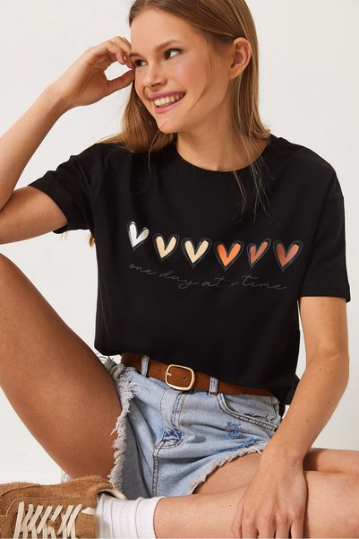 Women's Black Short Sleeve Colorful Heart Printed Basic T-Shirt 60602017