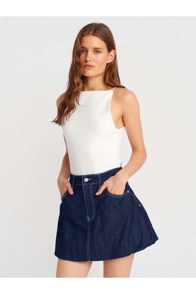 21020 Halter Collar Top-Ecru