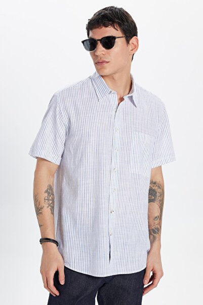 Машка кошула со класичен крој, regular fit, oversize, 100% памук, кратки ракави, текстура на лен, еден џеб, пруги