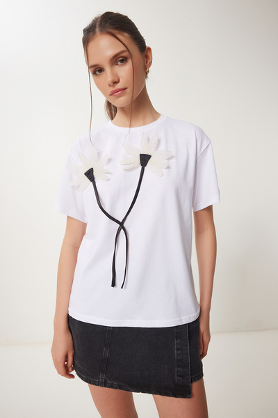 Women's White Floral Embroidered Cotton Knitted T-Shirt Zv00294
