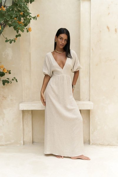 Habire Back Low-Cut Beige Dress