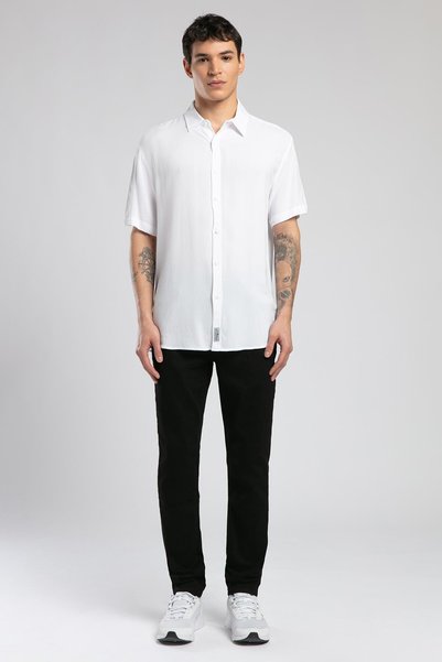 Basices men's short sleeve woven shirt white