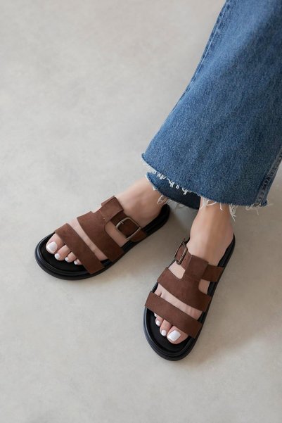 Toff Women's Buckle Detail Daily Comfort Suede Slippers Brown