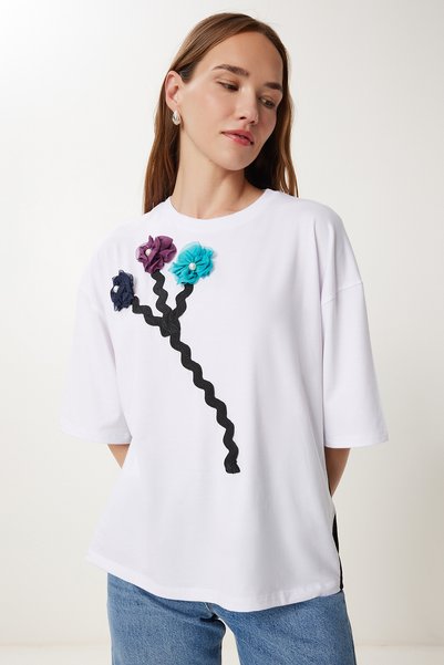 Women's White Flower Detailed Back Low-Cut Knitted T-Shirt Tp00086