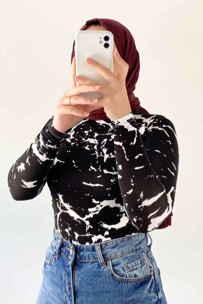 Crew Neck Marble Patterned Body Black