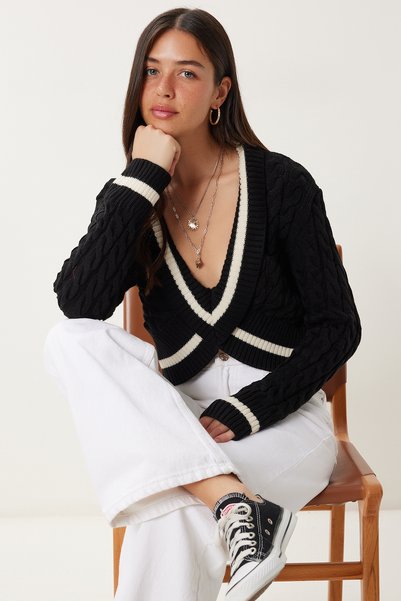 Women's Black Contrast Color Crop Knitwear Sweater Rw00007